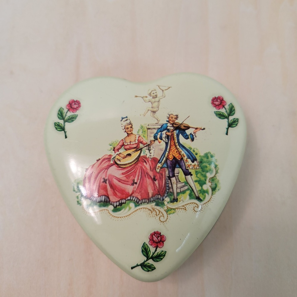 Vintage Heart Shaped Tin Box Roses Designed by Davies Long Island NY England